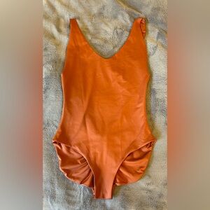 Londre - The Minimalist Bathing Suit